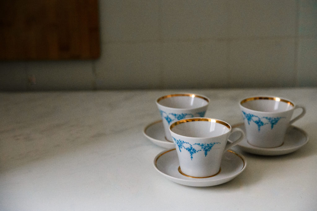 neuvostoliiton aikaiset kahvikupit kirpputorilöytö siniset posliinikupit 